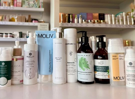 Prebiotyki i probiotyki w kosmetykach — czyli jak dbać o mikrobiom skóry?